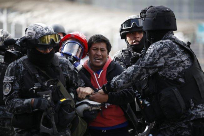 Los manifestantes tienen al parecer como destino final La Paz.-AP