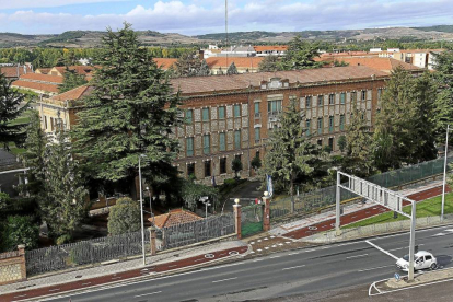 Fábrica de armas y munición de Santa Bárbara en Palencia-El Mundo