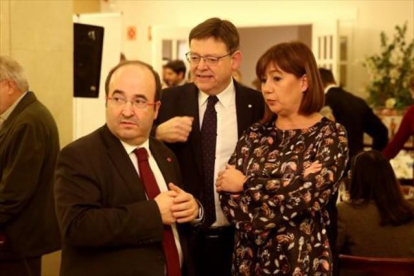 El líder del PSC, Miquel Iceta, el presidente valenciano, Ximo Puig, y la presidenta balear, Francina Armengol, en la trobada de Sagaró en el 2015.-ICONNA / JOAN CASTRO