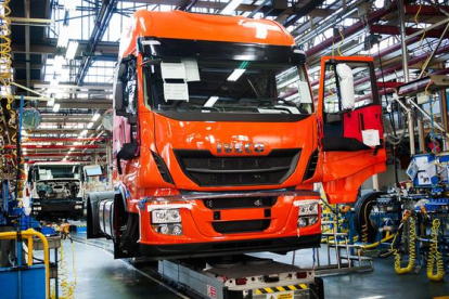 Fábrica de camiones de Iveco, una de las marcas afectadas por multa de Bruselas.-