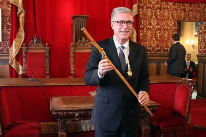 El alcalde de Tarragona, Fèlix Ballesteros, durante la sesión de investidura del pasado junio, en la que ganó con los votos del PSC.-ACN