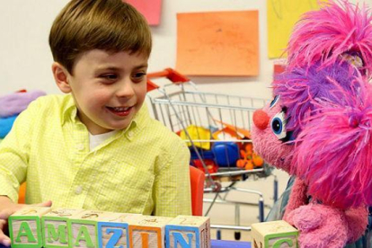 Barrio Sésamo pone en marcha un proyecto para concienciar sobre los niños con autismo, que incluye un nuevo 'muppet' llamado Julia.-