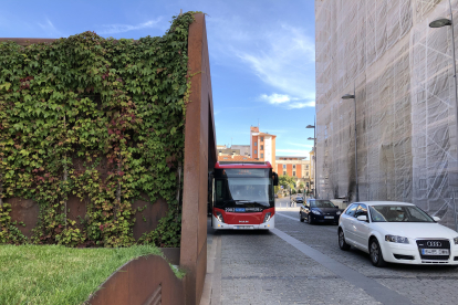 El autobús urbano en Mariano Granados. J.A.C.
