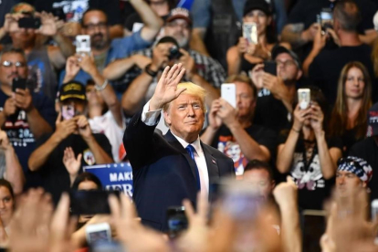 Simpatizantes de Trump le jalean a su llegada a un mitin en Pensilvania.-MANDEL NGAN (AFP)