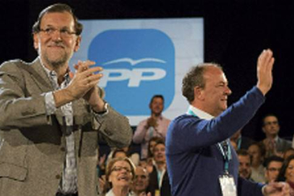Mariano Rajoy y José Antonio Monago, en la clausura de las jornadas del PP sobre buen gobierno, este sábado en Cáceres.-EFE