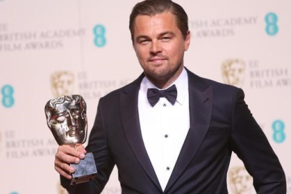 Leonardo DiCaprio, con el premio Bafta al mejor actor por 'El renacido', el 14 de febrero.-AP / JOEL RYAN