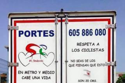 La imagen del camión respetuoso con los ciclistas.-