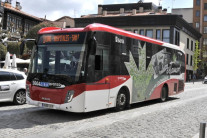 El autobús urbano, en Ramón y Cajal.-Valentín Guisande