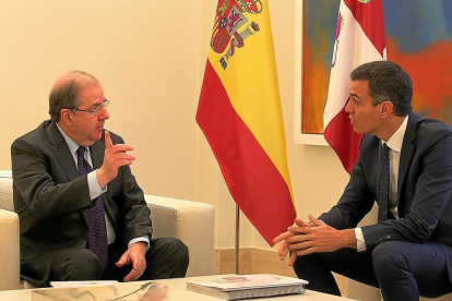 Herrera y Sánchez, en un momento de su encuentro de más hora y media en La Moncloa.-- ICAL
