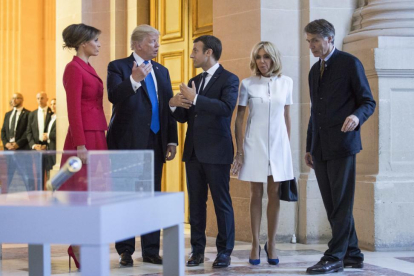 Encuentro de Donald y Melania Trump con Emmanuel y Brigitte Macron en Los Inválidos.-CAROLYN KASTER / AP