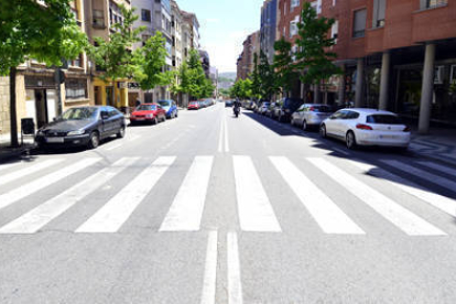 Paso de peatones ubicado en la avenida de Valladolid donde se produjo el atropello mortal. / ÁLVARO MARTÍNEZ-