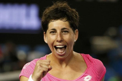 Carla Suarez celebra su victoria y pase a cuartos de final en el Abierto de Australia.-REUTERS / ISSEI KATO