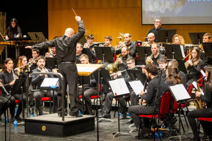 Concierto didáctico de la Banda Municipal de Música. MARIO TEJEDOR (18)