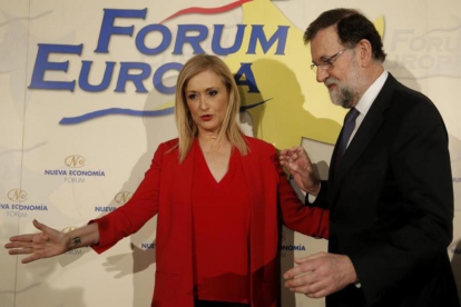 Mariano Rajoy y Cristina Cifuentes, en el desayuno celebrado este lunes en el Casino de Madrid.-JOSÉ LUIS ROCA
