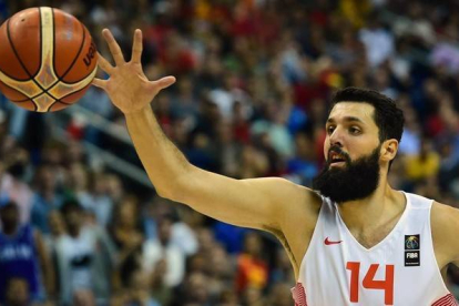 Mirotic, en el partido de la selección española ante Italia.-Foto: AFP PHOTO / JOHN MACDOUGALL