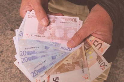 Billetes de euros, recién salidos de la Fábrica de la Moneda y Timbre.-PERIODICO (DELEGACIONES)