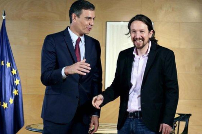 Pedro Sánchez y Pablo Iglesias, en la reunión que mantuvieron en Madrid el pasdo 9 de julio.-DAVID CASTRO