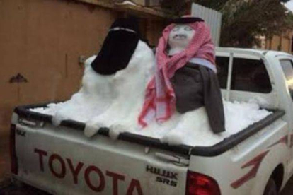 Muñecos de nieve en Arabia Saudí.-