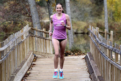 Estela Navascués firma en Sevilla su mejor maratón.-