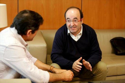 El líder del PSC, Miquel Iceta, y el presidente de la gestora del PSOE, Javier Fernández.-JUAN MANUEL PRATS