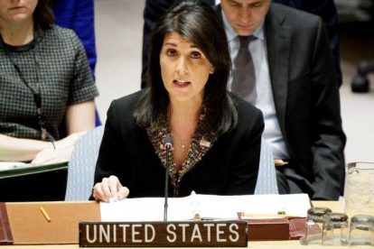 La embajadora estadounidense ante Naciones Unidas, Nikki Haley, durante una reunion del Consejo de Seguridad.-EFE / JUSTIN LANE