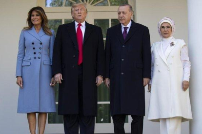 Los presidentes Trump y Erdogan con sus esposas en la Casa Blanca.-AP