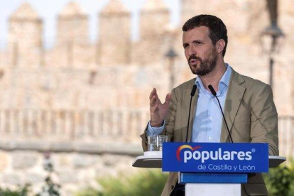 El presidente del PP, Pablo Casado, durante la apertura del curso politico del partido en el Parador Nacional Raimundo de Borgoña  de Avila.-EFE / RAUL SANCHIDRIAN