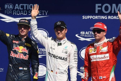 Max Verstappel (Red Bull), Nico Rosberg (Mercedes) y Kimi Raikkonen (Ferrari), los tres más veloces hoy en Spa (Bélgica).-AFP / JOHN THYS