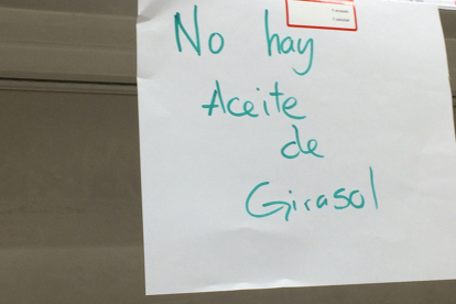 Cartel de no hay aceite de girasol en un supermercado de Soria. M.H.