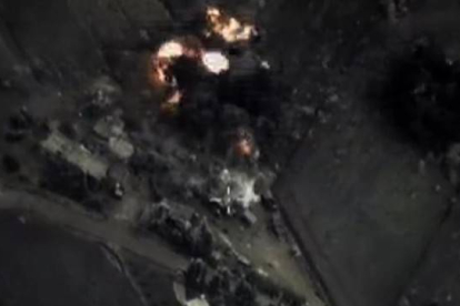 Imagen extraída de un vídeo difundido por el Ministerio de Defensa ruso de los bombardeos del miércoles.-AFP