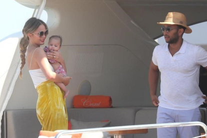 John Legend y Christy Teigen disfrutan de sus primeras vacaciones junto a su pequeña Luna Simone.-GTRES