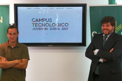 David Francés y José María Carrizosa, ayer, durante la presentación del campus tecnológico.-J. R. R.