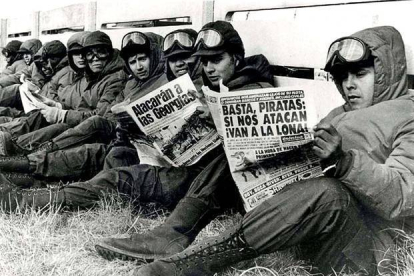 Soldados argentinos durante la guerra de las Malvinas.-© STRINGER Argentina / Reuters / REUTERS