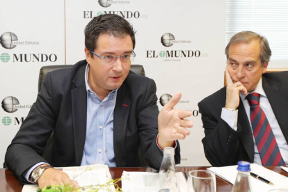 Óscar López junto al director del DIARIO DE SORIA / EL MUNDO, Alejandro Almarcha.-