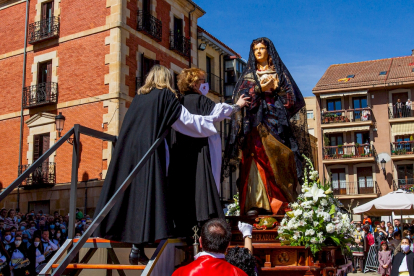 Procesión del Domingo de resurreción. Encuentro de la Virgen de la Alegría y Jesús Resucitado - MARIO TEJEDOR (18)