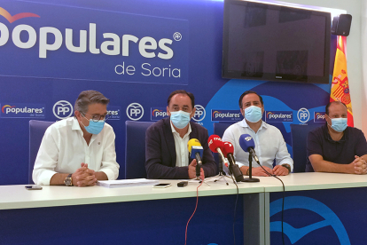Peregrina, Serrano, Hernando y Heras, en la presentación de la candidatura al Congreso del PP. -M.H.