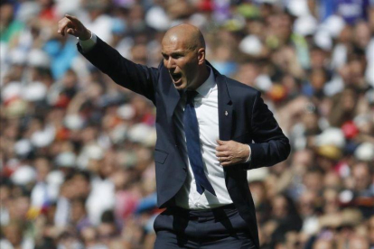 Zinedine Zidane, durante el derbi madrileño del sábado pasado.-EFE / BALLESTEROS