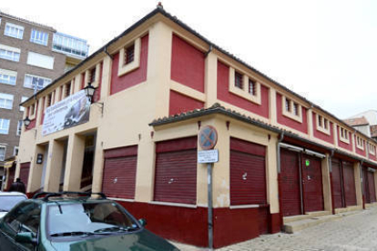 Instalaciones del antiguo mercado en Bernardo Robles. / VALENTÍN GUISANDE-