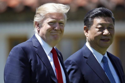 Los presidentes de Estados Unidos y China, Donald Trump y Xi Jinping, en la cumbre del pasado mes de abril en Florida.-AP / ALEX BRANDON