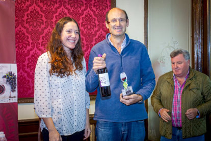 Concurso de vinos caseros en el Casino. MARIO TEJEDOR (42)