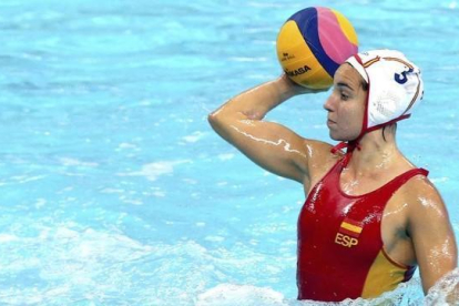 Anni Espar, en el Campeonato de Europa de waterpolo.-EFE / SRDJAN SUKI