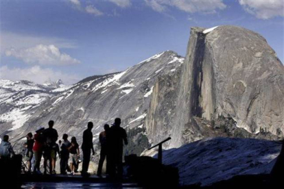 Vista de uno de los puntos más emblemáticos del Parque Nacional de Yosemite, el glaciar Half Dome.-Foto: AP / DINO VOURNAS