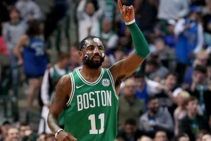 Kyrie Irving, durante el partido de los Celtics contra los Mavericks.-/ AFP / TOM PENNINGTON