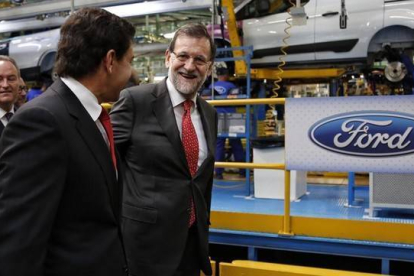 El presidente del Gboierno, Mariano Rajoy, durante su visita a la planta de Ford en Almussafes.-Foto: MIGUEL LORENZO