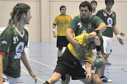 El Aranga sigue sin perder en sus desplazamientos. / D. Mayor-