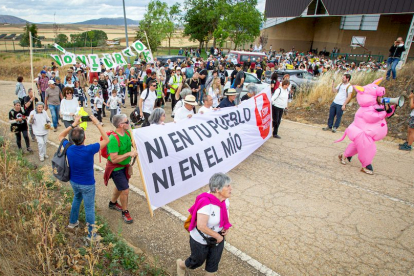 Jornada contra la macrovaquería en Noviercas - MARIO TEJEDOR (14)