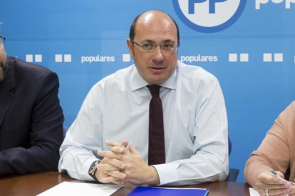 El presidente de Murcia, Pedro Antonio Sánchez, en una reunión de la ejecutiva autonómica del PP.-EFE / MARCIAL GUILLEN