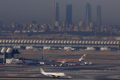 La cifra de pasajeros que pasaron entre los meses de enero y marzo por los aeropuertos gestionados por Aena asciende hasta los 53,2 millones, el 9,2 % más.-SERGIO PEREZ (REUTERS)