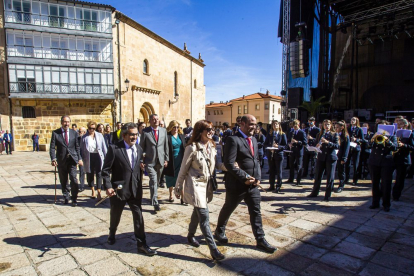 El Ayuntamiento de Soria entrega placas de agradecimiento a los Jurados de 2022. MARIO TEJEDOR (1)