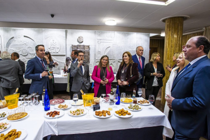 El Ayuntamiento de Soria entrega placas de agradecimiento a los Jurados de 2022. MARIO TEJEDOR (7)